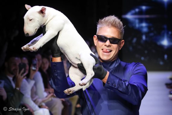 Митя Фомин в показе бренда Roshi